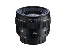 A Lente Canon EF 50mm f/ 1.4 USM é uma lente de comprimento padrão com excelente qualidade e portabilidade. Sua abertura máxima de f/ 1.4 torna-a muito eficaz em situações de pouca luz e capaz de fornecer uma profundidade de foco de campo reduzida.  Dois elementos de lente de alta refração e nova ótica gaussiana eliminam o astigmatismo e suprimem a diferença astigmática. Seu motor de foco automático ultra-sônico (USM) permite uma ação de autofoco rápida, suave e silenciosa e a substituição manual de foco.