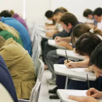 EMPREGO PÚBLICO - Anunciado concurso com 2,5 mil vagas para professor do Estado EMPREGO PÚBLICO - Anunciado concurso com 2,5 mil vagas para professor do Estado