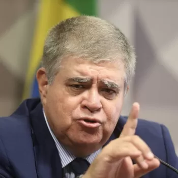 Após 14 meses, Temer desiste da Previdência Após 14 meses, Temer desiste da Previdência