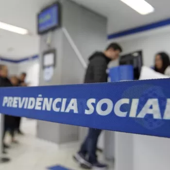 Servidores já se articulam para questionar proposta de reforma da Previdência Servidores já se articulam para questionar proposta de reforma da Previdência