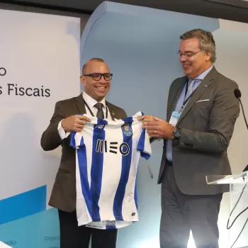 Diretor Executivo da AUDITECE é homenageado por presidente da Apit/Portugal