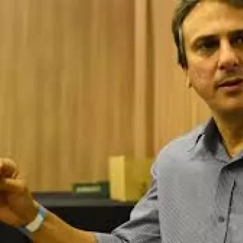 PEC que adia para 2020 aumento do teto dos servidores é aprovada na CCJ PEC que adia para 2020 aumento do teto dos servidores é aprovada na CCJ