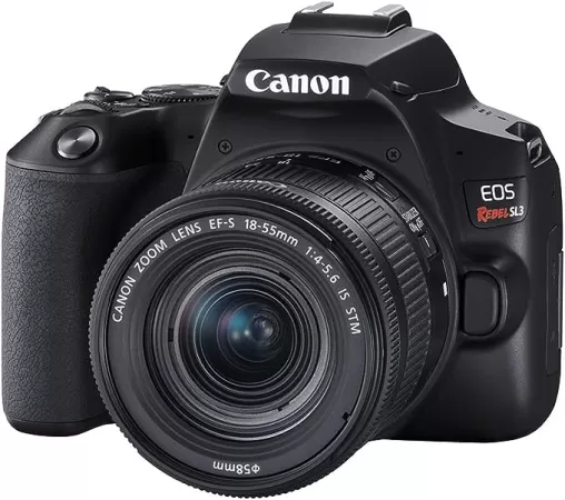 A câmera EOS Rebel SL3 com lente EF-S 18-55mm IS STM é sua melhor aliada para capturar momentos incríveis. É equipado com a capacidade de gravar vídeos em 4K, equipada com a tecnologia de foco Dual Pixel AF e tela LCD com ângulo variável para gravar vídeos, tirar selfies e fotografias em ângulos inusitados. Leve, intuitiva e equipada com o sensor CMOS (APS-C) de 24,1 megapixels trabalha em conjunto com o poderoso processador DIGIC 8 para obter desempenho e resultados excelentes.